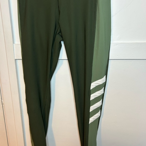 Marika Varsity Stripe 7/8 Active Leggings - Picture 4 of 4